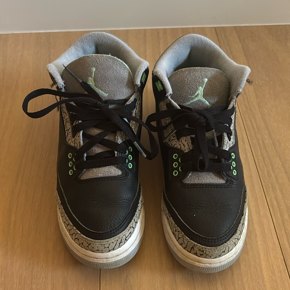 Air Jordan 3 Retro Black/Wolf Grey/White/Green Glow Boys Grade School size 6